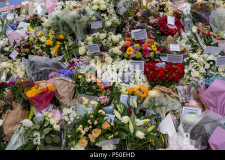 London Bridge Terroranschläge 2017 Blumen Stockfoto