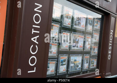 Immobilienmakler shop Front in Le Mans, Frankreich Stockfoto