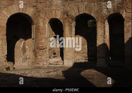 Ostia Antica. Thermen der sieben weisen. 2. Jahrhundert n. Chr. Runde Halle. Detail. In der Nähe von Rom. Italien. Stockfoto