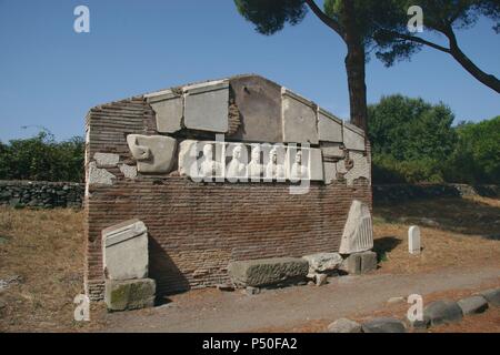 Römische Kunst. Die Via Appia. Grabmal. Ilario Fusto Grab. Deceaseds. Erleichterung. Rom. Italien. Stockfoto