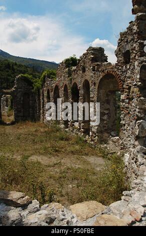 Griechenland. Mystras. Kloster Agia Sophia. Ruinen des Refektoriums. Peloponnes. Stockfoto