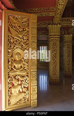 MUSEO NACIONAL. Antiguo Palacio Real, Construído a principios Del Siglo XX. Vista parcial del INTERIOR DE LA SALA PHA BANG. LUANG PRABANG (Patrimonio de la Humanidad). Laos. Stockfoto