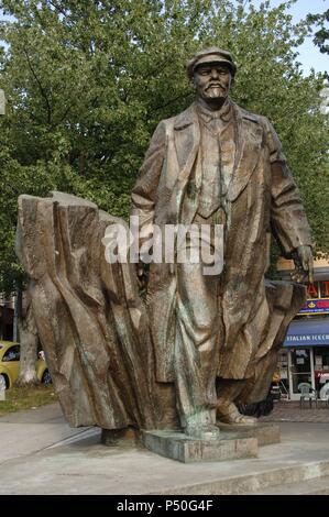 LENIN, Wladimir Ilich Uliánov seudónimo de (1870-1924). Revolucionario y político ruso. ESTATUA DE LENIN, Obra de Emil Venkov, En El Barrio de Fremont. Seattle. Estado de Washington. Estados Unidos. Stockfoto