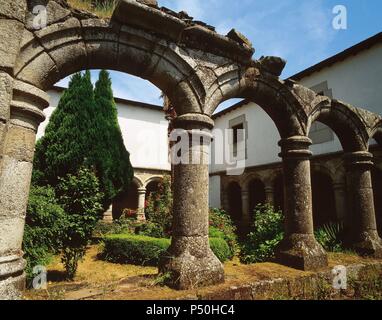 ARTE RENACIMIENTO. ESPAÑA. MONASTERIO DE SANTA MARIA. Fundado en el año 909 por los condes don Ero y Doña Laura. La Iglesia daten Del Siglo XII. Vista parcial del CLAUSTRO. FERREIRA DE PALLARES. Comarca de Lugo. Provincia de Lugo. Galizien. Stockfoto