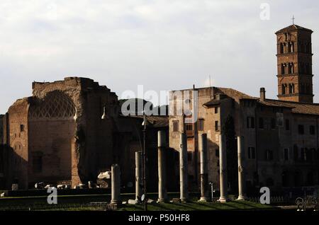 Italien. Rom. Das Forum Romanum. Tempel der Venus und Roma, 121 durch Kaiser Hadrian begonnen und beendet die 141 von Antoninus Pius. Stockfoto