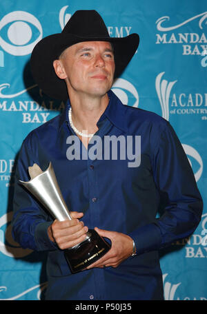 Kenny Chesney auf der 40. jährlichen Academy der Country Music Awards (ACM) im Mandalay Bay Resort & Casino in Las Vegas statt. Mai 17, 2005 - 17 ChesneyKenny 22.jpg 17 ChesneyKenny 22 Veranstaltung in Hollywood Leben - Kalifornien, Red Carpet Event, USA, Filmindustrie, Prominente, Fotografie, Bestof, Kunst, Kultur und Unterhaltung, Topix prominente Mode, Besten, Hollywood Leben, Event in Hollywood Leben - Kalifornien, backstage Trophäe, Auszeichnungen zeigen, Film Stars, TV Stars, Musik, Promis, Topix, Bestof, Kunst, Kultur und Unterhaltung, Fotografie, Anfrage tsuni @ Gamma-US Stockfoto