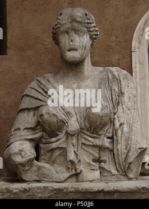 Madama Lucrezia. Römische kolossale Büste, mögliche Darstellung der Göttin Isis. Saint Markusplatz. Rom. Italien. Stockfoto