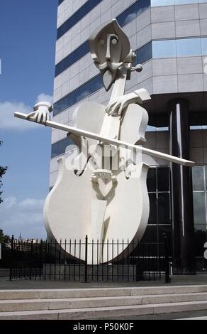 ARTE SIGLO XX. ESTADOS UNIDOS. DAVID ADICKES (Nr. 1927). Escultor norteamericano. "Der virtuose" (1983). Escultura situada Frente al Lyric. HOUSTON. Estado de Texas. Stockfoto