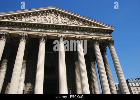 Neoklassizistische Kunst Kirche der Madeleine (L'Esglese Madeleine). Im Jahre 1806 als Denkmal an Napoleons Armee gebaut. Später consegrated eine katholische Kirche. Paris. Frankreich. Europa. Stockfoto