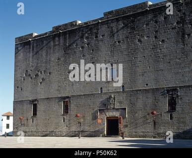 Spanien. Baskisches Land. Hondarribia. Schloss Charles V. Renaissance, 12. Jahrhundert. Heute ein Parador. Fassade. Stockfoto