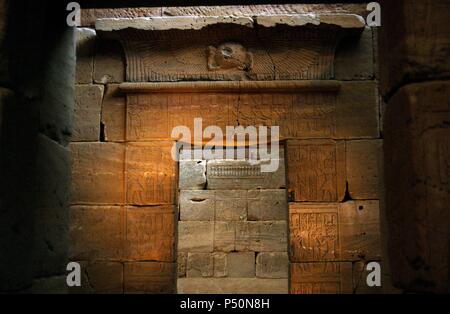 Ägyptische Kunst Tempel von Dendur. Unter Kaiser Augustus zu Ehren der Göttin Isis gebaut. Römische Zeit. Ungefähr 15 v. Chr. Augustus Caesar. Detail. Metropolitan Museum of Art New York. In den Vereinigten Staaten. Stockfoto