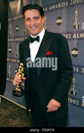 Andy Garcia erhielt eine Auszeichnung für Nebendarsteller in einer Motion Picture für 'Ocean's Eleven' an der Der Alma Awards - American Latino Media Awards 2002 im Shrine Auditorium in Los Angeles. 18. Mai 2002. - GarciaAndy 50. jpgGarciaAndy 50 Veranstaltung in Hollywood Leben - Kalifornien, Red Carpet Event, USA, Filmindustrie, Prominente, Fotografie, Bestof, Kunst, Kultur und Unterhaltung, Topix prominente Mode, Besten, Hollywood Leben, Event in Hollywood Leben - Kalifornien, backstage Trophäe, Auszeichnungen zeigen, Film Stars, TV Stars, Musik, Promis, Topix, Bestof, Kunst Stockfoto