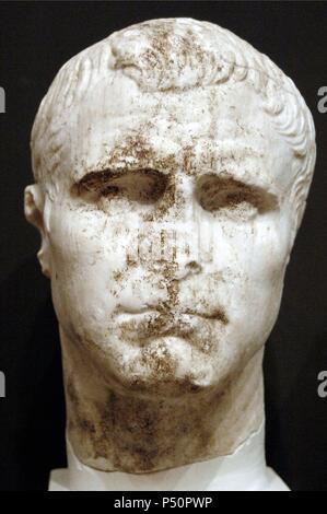 Büste von Marcus Vipsanius Agrippa. Römischen General und Politiker, Octavian Augustus Mitarbeiterin. Dort war er verantwortlich für viele der militärischen Erfolge der Octavian, unter denen die Naval Sieg der Schlacht von Actium gegen Antonius und Kleopatra VII. von Ägypten. Während der Ausgrabungen der 'Turm der Inschriften" in Butrint in den 1980er Jahren entfernt. Im letzten Quartal I Jahrhundert v. Chr. Ruinen von Butrint Museum. Republik Albanien. Stockfoto