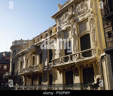 ARTE SIGLO XX. MODERNISMO. ESPAÑA. Ich GRASES RIERA, Josep. Arquitecto español discípulo de Gaudí. PALACIO DE LONGORIA (1902-1903). Erigido Comer see Casa-Palacio del financiero y político Javier González Longoria. Vista de La Fachada. MADRID. Stockfoto