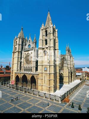 CASTILLA - LEON. LEON. Catedral de Santa María de Regla. Estilo gótico. S. XIII-XIV (S. XIII-S. XIV). Comenzada a construir en el año 1205 por Iniciativa del obispo Manrique de Lara. España. Stockfoto