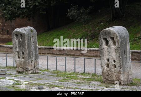 Italien. Rom. Punkte der Unterwerfung unter die Markise spannen, die in das Kolosseum in der Römerzeit gelegt wurde. Stockfoto