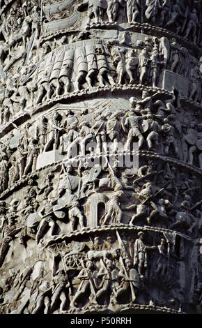 Spalte des Marcus Aurelius. 176-192 AD. Reliefs mit der Darstellung der Siege des Marcus Aurelius gegen die Germanen und Sarmaten. Rom. Italien. Stockfoto