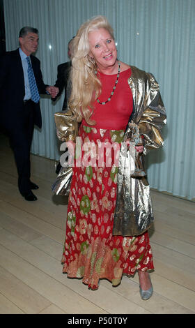 Sally Kirkland Ankunft auf der Verlobungsparty für Liza Minelli und David Gest in der SkyBar, Mondrian Hotel in Los Angeles. Februar 21, 2002. - KirklandSally 20. jpgKirklandSally 20 Veranstaltung in Hollywood Leben - Kalifornien, Red Carpet Event, USA, Filmindustrie, Prominente, Fotografie, Bestof, Kunst, Kultur und Unterhaltung, Topix prominente Mode, Besten, Hollywood Leben, Event in Hollywood Leben - Kalifornien, backstage Trophäe, Auszeichnungen zeigen, Film Stars, TV Stars, Musik, Promis, Topix, Bestof, Kunst, Kultur und Unterhaltung, Fotografie, Anfrage tsuni@G Stockfoto