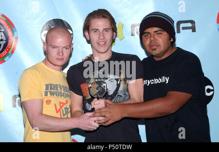 Mitglieder der Lifehouse pose Backstage in der 2001 Radio Music Awards im Aladdin Hotel in Las Vegas, am Freitag, den 26. Oktober, 2001. - LifeHouse 20. jpgLifeHouse 20 Veranstaltung in Hollywood Leben - Kalifornien, Red Carpet Event, USA, Filmindustrie, Prominente, Fotografie, Bestof, Kunst, Kultur und Unterhaltung, Topix prominente Mode, Besten, Hollywood Leben, Event in Hollywood Leben - Kalifornien, backstage Trophäe, Auszeichnungen zeigen, Film Stars, TV Stars, Musik, Promis, Topix, Bestof, Kunst, Kultur und Unterhaltung, Fotografie, Anfrage tsuni@Gamma-USA.com, Kredit Tsuni/ Stockfoto