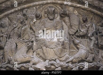 Romanische Kunst. Frankreich. 12. Jahrhundert. Moissac Abtei. Tympanon des Südwesten Portikus. Tetramorph und Pantokrator. Stockfoto