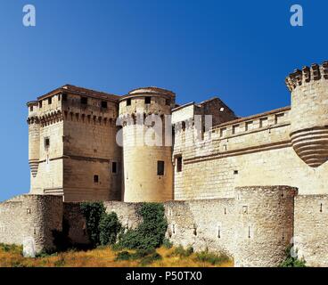 Spanien. Cuellar. Schloss in verschiedenen architektonischen Stilen aus dem 13. Jahrhundert zu Jahrhundert, vor allem aber in der Gotik und der Wiedergeburt. Hat runden Türmen und einem sqaure Wehrturm. Stockfoto