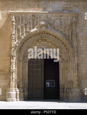 Kirche Unserer Lieben Frau von der Himmelfahrt. Details der Sonne Tür in der Hauptfassade. Isabelline Gotik. 15. Jahrhundert. Valdepen Wie. Spanien. Stockfoto