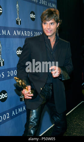 Ricky Martin erhielt den Nationalrat von La Raza Vanguard Award an der Alma Awards - American Latino Media Awards 2002 im Shrine Auditorium in Los Angeles. 18. Mai 2002. - MartinRicky 52. jpgMartinRicky 52 Veranstaltung in Hollywood Leben - Kalifornien, Red Carpet Event, USA, Filmindustrie, Prominente, Fotografie, Bestof, Kunst, Kultur und Unterhaltung, Topix prominente Mode, Besten, Hollywood Leben, Event in Hollywood Leben - Kalifornien, backstage Trophäe, Auszeichnungen zeigen, Film Stars, TV Stars, Musik, Promis, Topix, Bestof, Kunst Kultur und Unterhaltung Stockfoto