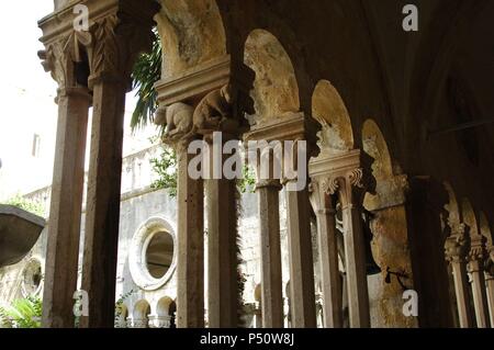 Kroatien. Dubrovnik. Franziskaner Kloster. 14. Jahrhundert. Im 17. Jahrhundert umgebaut. Kloster-Galerie. Stockfoto