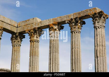 Portugal. Römische Tempel von Evora. Falsch Diana Tempel, das 1. Jahrhundert Tempel war vermutlich dem Kult des Kaiser Augustus gewidmet. Korinthischen Stil. Stockfoto