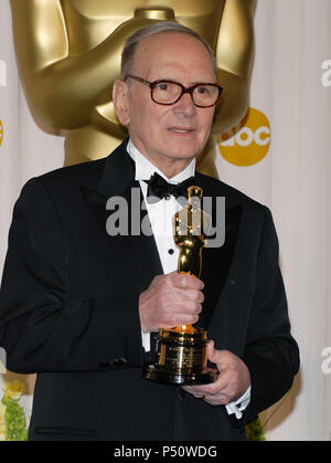 Ennio Morricone in der Presse Zimmer auf dem 79. Academy Awards (OSCARS) im Kodak Theater in Los Angeles. 3/4 Trophäe - MooriconeEnnio 158. jpgMooriconeEnnio 158 Veranstaltung in Hollywood Leben - Kalifornien, Red Carpet Event, USA, Filmindustrie, Prominente, Fotografie, Bestof, Kunst, Kultur und Unterhaltung, Topix prominente Mode, Besten, Hollywood Leben, Event in Hollywood Leben - Kalifornien, backstage Trophäe, Auszeichnungen zeigen, Film Stars, TV Stars, Musik, Promis, Topix, Bestof, Kunst, Kultur und Unterhaltung, Fotografie, Anfrage tsuni@Gamma-USA.com, Kredit Stockfoto