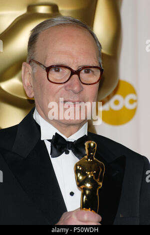 Ennio Morricone in der Presse Zimmer auf dem 79. Academy Awards (OSCARS) im Kodak Theater in Los Angeles. 3/4 Trophäe - MooriconeEnnio 159. jpgMooriconeEnnio 159 Veranstaltung in Hollywood Leben - Kalifornien, Red Carpet Event, USA, Filmindustrie, Prominente, Fotografie, Bestof, Kunst, Kultur und Unterhaltung, Topix prominente Mode, Besten, Hollywood Leben, Event in Hollywood Leben - Kalifornien, backstage Trophäe, Auszeichnungen zeigen, Film Stars, TV Stars, Musik, Promis, Topix, Bestof, Kunst, Kultur und Unterhaltung, Fotografie, Anfrage tsuni@Gamma-USA.com, Kredit Stockfoto