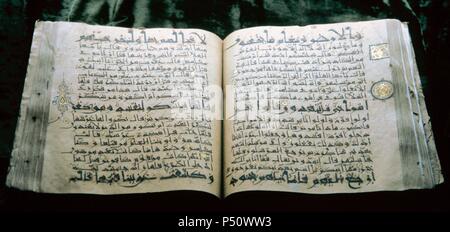 Quran. Kufische Schrift. Archäologisches Museum von Lahore. Pakistan. Stockfoto