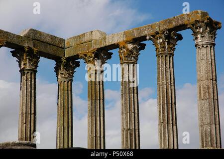 Portugal. Römische Tempel von Evora. Falsch Diana Tempel, das 1. Jahrhundert Tempel war vermutlich dem Kult des Kaiser Augustus gewidmet. Korinthischen Stil. Stockfoto