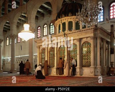 Syrien. Große Moschee von Damaskus. 8. Jahrhundert. Gebet Halle oder Haram. Betont die Marmor Mausoleum, markiert den Ort, an dem der Kopf von Johannes dem Täufer begraben wurde. Stockfoto