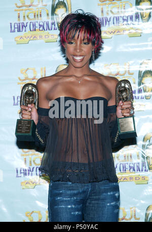 Kelly Rowland backstage bei der 8. jährlichen Soul Train Lady of Soul Award an das Pasadena Civic Auditorium in Los Angeles. August, 24, 2002. - RowlandKelly 32. jpgRowlandKelly 32 Veranstaltung in Hollywood Leben - Kalifornien, Red Carpet Event, USA, Filmindustrie, Prominente, Fotografie, Bestof, Kunst, Kultur und Unterhaltung, Topix prominente Mode, Besten, Hollywood Leben, Event in Hollywood Leben - Kalifornien, backstage Trophäe, Auszeichnungen zeigen, Film Stars, TV Stars, Musik, Promis, Topix, Bestof, Kunst, Kultur und Unterhaltung, Fotografie, Anfrage tsuni @ Gamma-U Stockfoto