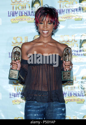 Kelly Rowland backstage bei der 8. jährlichen Soul Train Lady of Soul Award an das Pasadena Civic Auditorium in Los Angeles. August, 24, 2002. - RowlandKelly 33. jpgRowlandKelly 33 Veranstaltung in Hollywood Leben - Kalifornien, Red Carpet Event, USA, Filmindustrie, Prominente, Fotografie, Bestof, Kunst, Kultur und Unterhaltung, Topix prominente Mode, Besten, Hollywood Leben, Event in Hollywood Leben - Kalifornien, backstage Trophäe, Auszeichnungen zeigen, Film Stars, TV Stars, Musik, Promis, Topix, Bestof, Kunst, Kultur und Unterhaltung, Fotografie, Anfrage tsuni @ Gamma-US Stockfoto