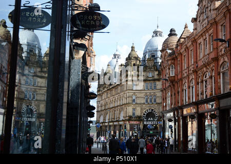 19. jahrhundert Viktorianischen gotische Architektur in einer Fußgängerzone in der Nähe der Kirkgate Markt in der englischen Stadt Leeds, Yorkshire, Vereinigtes Königreich. Stockfoto