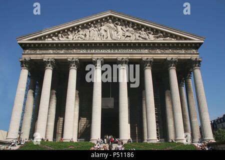 Neoklassizistische Kunst Kirche der Madeleine (L'Esglese Madeleine). Im Jahre 1806 als Denkmal an Napoleons Armee gebaut. Später consegrated eine katholische Kirche. Paris. Frankreich. Europa. Stockfoto