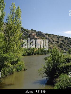 CASTILLA - LEON. SORIA. Ermita de San Saturio, en la Chucho derecha del Río Duero. España. Stockfoto