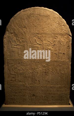 Ägyptische Kunst Stele. Angebote zu dem Gott Sobek (Crocodile Gott). Vom Tempel von Sobek in Dahamshe. 18. Dynastie. Neuen Reich. Luxor Museum. Ägypten. Stockfoto