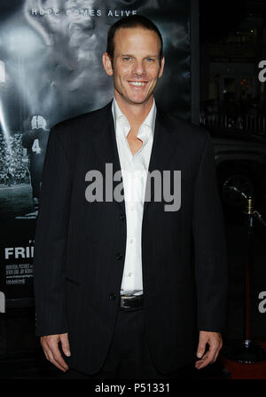 Peter Berg (Direktor) Ankunft am Freitag Abend Leuchten Premiere auf der Chinese Theatre in Los Angeles. Oktober 6, 2004. BergPeter 033 Red Carpet Event, Vertikal, USA, Filmindustrie, Prominente, Fotografie, Bestof, Kunst, Kultur und Unterhaltung, Topix Prominente Fashion/Vertikal, Besten, Event in Hollywood Leben - Kalifornien, Roter Teppich und backstage, USA, Film, Stars, Film Stars, TV Stars, Musik, Promis, Fotografie, Bestof, Kunst, Kultur und Unterhaltung, Topix, vertikal, eine Person, die aus den Jahren 2003 bis 2005, Anfrage tsuni@Gamma-USA.com-Thre Stockfoto