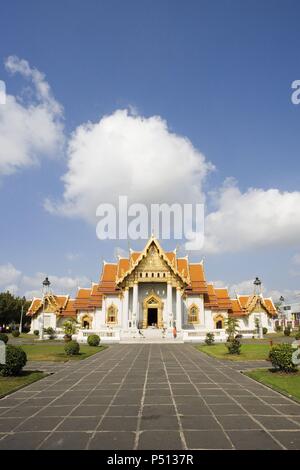 Thailand. BANGKOK. Vista del Exterior del TEMPLO Wat Benchamabophit, construido ein finales Del Siglo XIX por Orden de Rama V (Chulalongkorn el Grande) con de mármol Carrara. Popularmente conocido Como TEMPLO DE MARMOL. Stockfoto