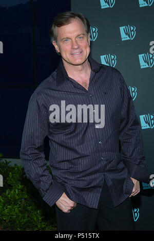 Stephen Collins (Siebter Himmel) an der WB All Star Party 2004 in der Lounge bei Ankunft am Astra West im Pacific Design Center in Los Angeles. 14 Juli, 2004. CollinsStephen 7thHeaven 002 Red Carpet Event, Vertikal, USA, Filmindustrie, Prominente, Fotografie, Bestof, Kunst, Kultur und Unterhaltung, Topix Prominente Fashion/Vertikal, Besten, Event in Hollywood Leben - Kalifornien, Roter Teppich und backstage, USA, Film, Stars, Film Stars, TV Stars, Musik, Promis, Fotografie, Bestof, Kunst, Kultur und Unterhaltung, Topix, vertikal, eine Person, die aus den Jahren Stockfoto