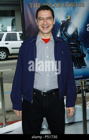 Eddie Deezen Ankunft auf dem Polar Express Premiere auf dem Grauman Chinese Theatre in Los Angeles. 11.07.2004. DeezenEddie038 Red Carpet Event, Vertikal, USA, Filmindustrie, Prominente, Fotografie, Bestof, Kunst, Kultur und Unterhaltung, Topix Prominente Fashion/Vertikal, Besten, Event in Hollywood Leben - Kalifornien, Roter Teppich und backstage, USA, Film, Stars, Film Stars, TV Stars, Musik, Promis, Fotografie, Bestof, Kunst, Kultur und Unterhaltung, Topix, vertikal, eine Person, die aus den Jahren 2003 bis 2005, Anfrage tsuni@Gamma-USA.com - drei Viertel Stockfoto