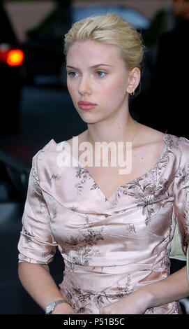 Scarlett Johansson bei der BAFTA/LA Tea Party bei der Ankunft im St. Regis Hotel in Los Angeles. Januar, 24, 2004. JohanssonScarlett 019 Red Carpet Event, Vertikal, USA, Filmindustrie, Prominente, Fotografie, Bestof, Kunst, Kultur und Unterhaltung, Topix Prominente Fashion/Vertikal, Besten, Event in Hollywood Leben - Kalifornien, Roter Teppich und backstage, USA, Film, Stars, Film Stars, TV Stars, Musik, Promis, Fotografie, Bestof, Kunst, Kultur und Unterhaltung, Topix, vertikal, eine Person, die aus den Jahren 2003 bis 2005, Anfrage tsuni@Gamma-USA.com - Drei Stockfoto