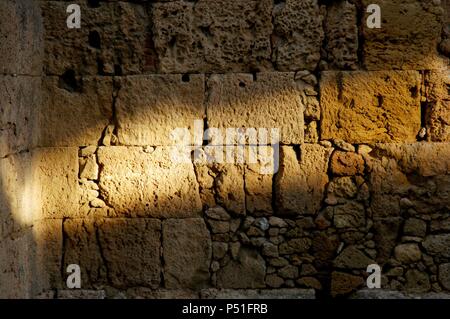 ARTE ROMANO. ESPAÑA. MURALLA ROMANA. Las mejores del lienzo de la Muralla, formada por Grandes bloques de Piedra. TARRAGONA. Cataluña. Stockfoto