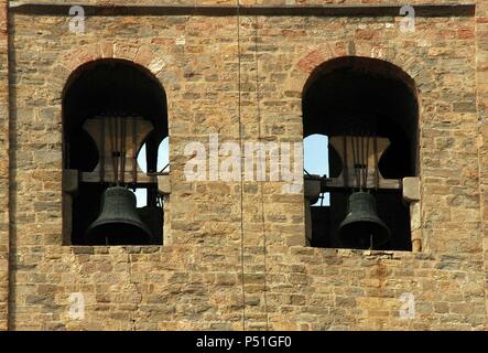 Las mejores de Las Campanas de la Torre - CAMPANARIO del MONASTERIO DE SANTA MARIA. RIPOLL. Comarca del Ripollès. Provincia de Girona Cataluña. Stockfoto