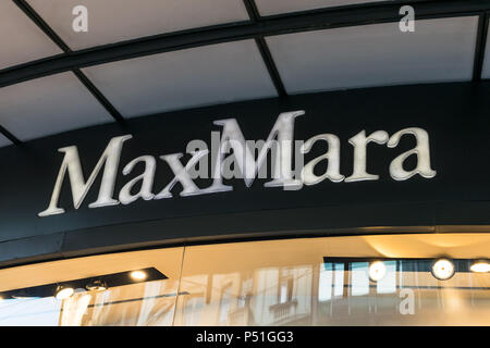 Belgrad, Serbien - Juni 2018: MaxMara Store anmelden in Belgrad Hauptstraße. Stockfoto