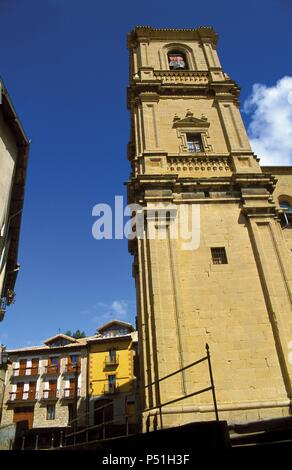 NAVARRA. TAFALLA. Vista parcial de la Iglesia DE SANTA MARIA. Las mejores de la Torre - CAMPANARIO. Stockfoto