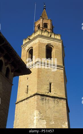 ARAGON. BARBASTRO. Vista parcial de la Catedral, erigida entre Los años 1500 y 1533 en Estilo gótico Florido. Posee tres Naves y Triple ábside poligonal. Las mejores de la Torre - CAMPANARIO. Estado de Huesca. España. Stockfoto